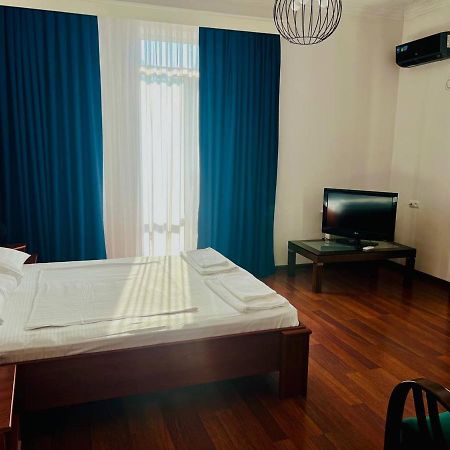 Aristocrat Hotel Tbilisi Bagian luar foto