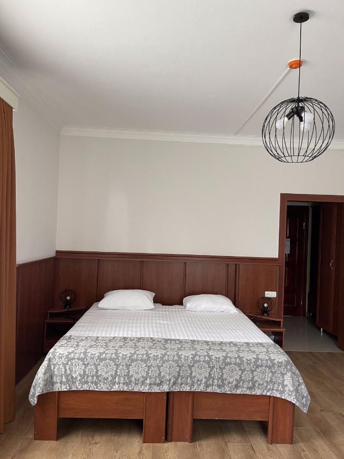 Aristocrat Hotel Tbilisi Bagian luar foto
