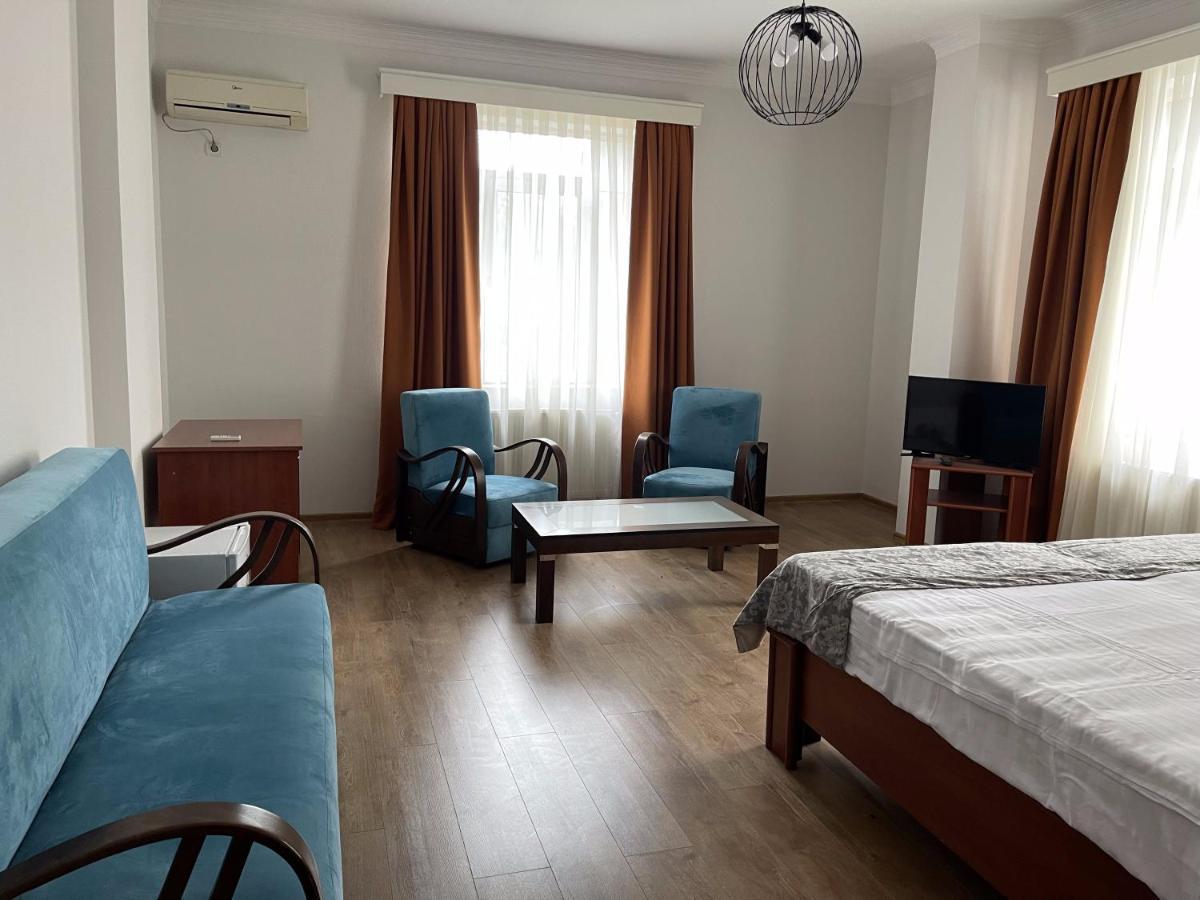 Aristocrat Hotel Tbilisi Bagian luar foto