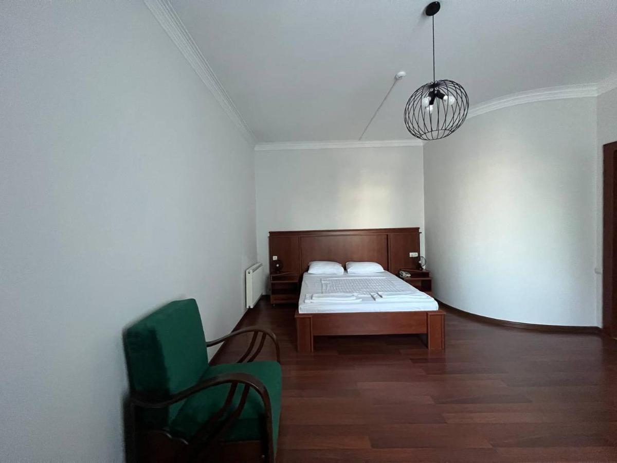 Aristocrat Hotel Tbilisi Bagian luar foto