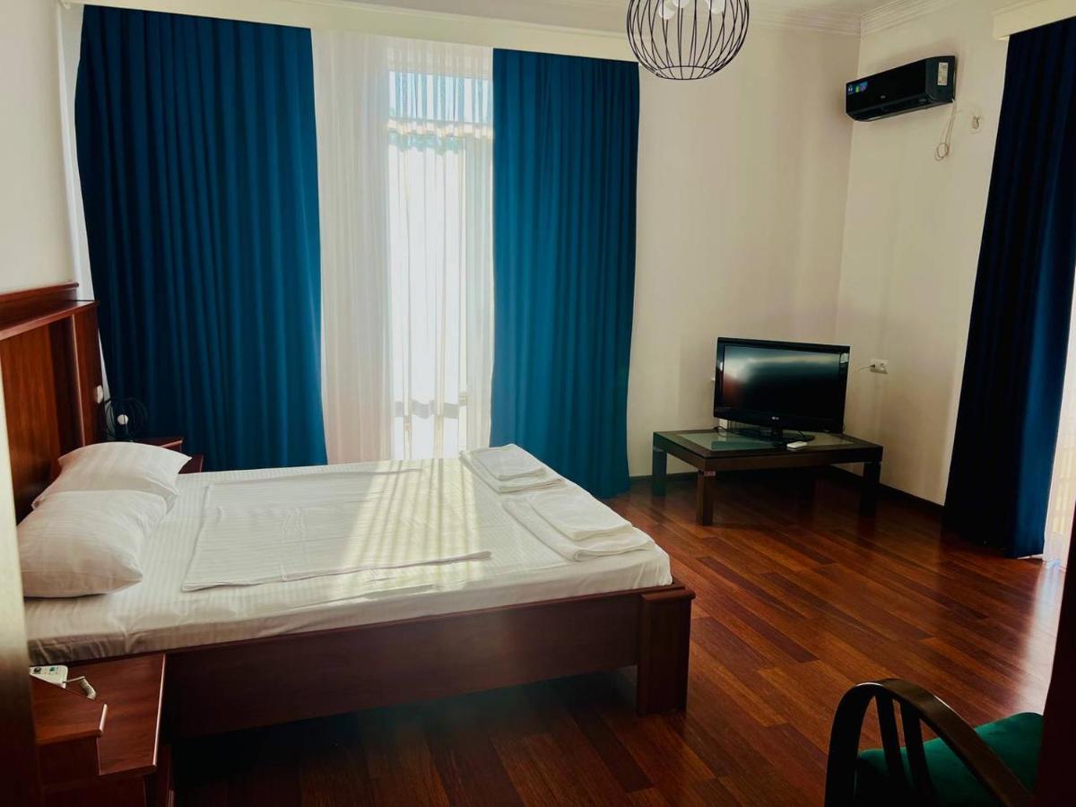 Aristocrat Hotel Tbilisi Bagian luar foto