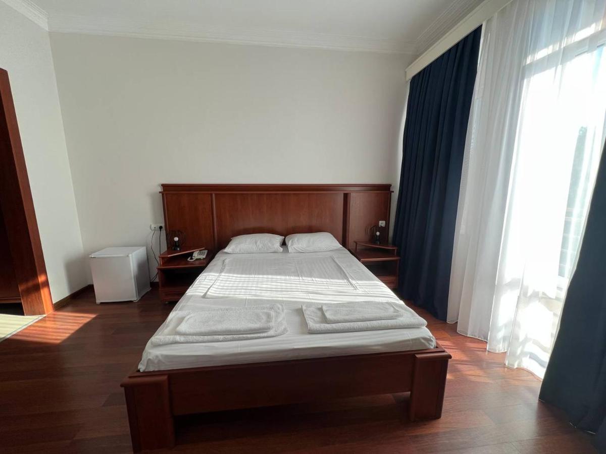 Aristocrat Hotel Tbilisi Bagian luar foto