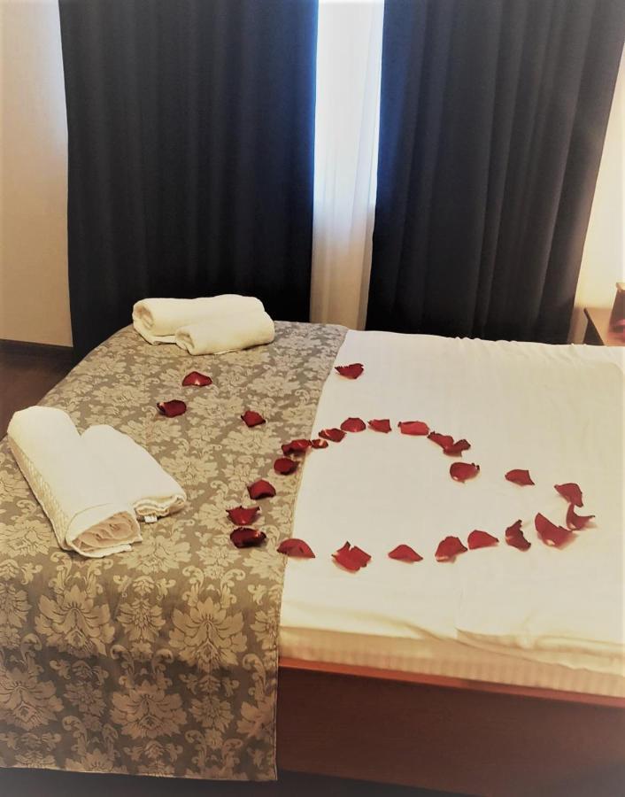 Aristocrat Hotel Tbilisi Bagian luar foto